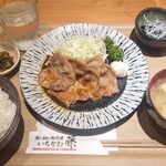 魚に鍋に炭火焼 いちかわ藤 - 米沢豚の生姜焼き定食¥880-