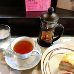 カフェ ナッペナッペ - 紅茶は2杯分