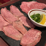 南山 - 上塩タン(¥1200) ・上ロース(¥1600)