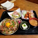 Izakaya Manzen - 海鮮ユッケ丼セット　1738円