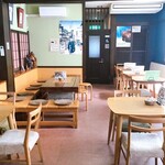 下田康生堂ぱん茶屋 - 店内カフェ