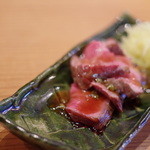 魚菜料理 縄屋 - 阿波牛（あはうし）炙（あぶ）り、とも三角（さんかく）