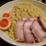 櫻井中華そば店 - 特製の具と大盛の麺