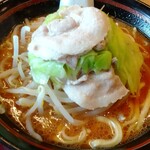 金の豚 - 山盛り極太ラーメンです。