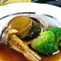活あわびの姿煮込み