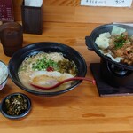 郡上豚骨ラーメン カンミナ - 