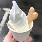 田嶋牧場のソフトクリーム屋 - みるく味 大盛り カップ