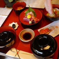 明治の森箕面 音羽山荘 - お食い初め膳 お守りに歯固めの石をいれてもらえます