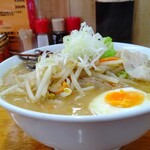 ラーメン館あっぴ亭 - あっぴみそらーめん別アングル 盛がいいですね