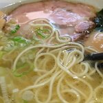 翔鶴 - この、麺が泳いでいるような感じも、この麺らしさが出ていて良いですわー。