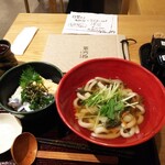 うどん×酒場 第六感 - 日替わり海鮮丼と山菜うどんセット