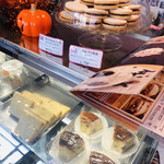 Deli's ケーキ＆コーヒー - 日本最高峰(だと信じる)このガラスケースの中身たち