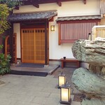 つる由 - お店の外観。