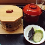 つる由 - ご飯、香の物