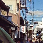 つる由 - お店の看板。