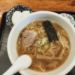 きんじ - しょうゆラーメン（豆腐・漬物付き）
