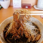 麺武 はちまき屋 - 麺なんか染まっちゃってるけど塩っぱく無い