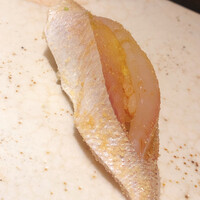 すし岩瀬 - かすご鯛。脱水と締めが完璧。今までに一番の出来でした