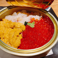 焼肉 うしみつ 恵比寿本店 - 缶詰ユッケ
                    オマール海老、いくら、うに、キャビア