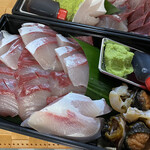 東和鮮魚 - ハマチとサザエ4人前4000円