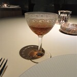 ムニ アラン デュカス - プレスのジュ　綺麗なオールドバカラにて。