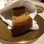 ムニ アラン デュカス - チーズ用のパン