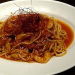 ディ ヴェルデ - エビとキノコの旨辛トマトソース