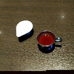 ディ ヴェルデ - 大きさ比較。コーヒーミルク１個分くらいで、死ぬほど辛い！