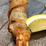 焼き鳥 ばかちん - こ、これがエビで豚バラで旨で、で、で、海のイノシン酸と陸のイノシン酸で、、、ってやつですよね？