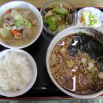 須田うどん - もつ煮込みセット