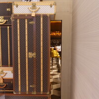 スガラボヴィー - 扉がルイ・ヴィトンの秘密の入り口