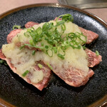 炭火焼肉屋さかい - にんにくネギ塩ハラミ