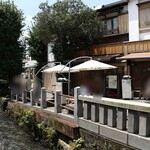 Unagi Sakuraya - お店の横を流れる源兵衛川