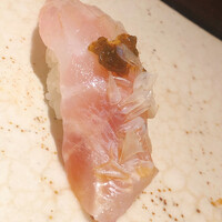 すし岩瀬 - 甘鯛。鱗の素揚げと昆布醤油の煮凝り乗せ