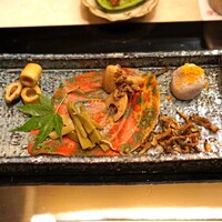 ふじ原 - 八寸　　鱧の皮の炙り、山クラゲ、小芋の煎り雲丹がけ、蓮根と牛肉のきんぴら、四方竹の煮物