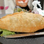 トリワイン ＰＩＫＯＳＨＨＨＵ - 揚げピザ