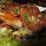 Bistro Panda - 豚バラ肉のカリカリ焼き　テカテカが旨そう。