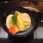 日本料理 旬菜和田 - 蛤と蛤真丈､筍の清汁仕立の吸物。