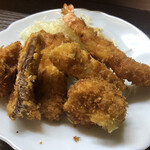 居喰処 光 - 2020/10/25
      本日の日替り ミックスフライ定食 500円