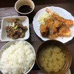 居喰処 光 - 2020/10/25
      本日の日替り ミックスフライ定食 500円