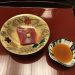 赤坂 菊乃井 - 鮪に和がらしと黄身醤油