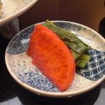 日本料理 旬菜和田 - 香の物(温海蕪と野沢菜)。