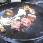 Shusai Nikushou Furuya - ミニ天然塩焼き膳￥１８００・鉄鍋で牛を焼きます＠’１２．７．中旬