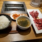 精肉店直営 焼肉定食 やまと - 