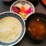 佐賀牛 季楽 銀座  - 炊き立て佐賀の白米とお味噌汁 ふるさとの漬物