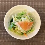 タイ国料理　チャイタレー - ハーフ＆ハーフ（カオ・パッ・ガパオ、ヤム・ウン・セン） ¥1,000 のグリーンサラダ