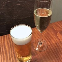 魚China YO - 友人はスパークリングワインで乾杯