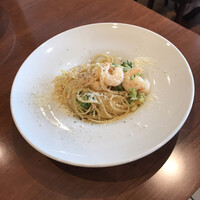 オステリアラマンテ ナゴヤグローバルゲート - エビとブロッコリーのオイルパスタ