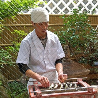 Yukimoto - 子持ち天龍鮎をタレ焼きをしております