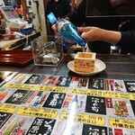 舩坂酒造店 - なみなみと注いでくれます